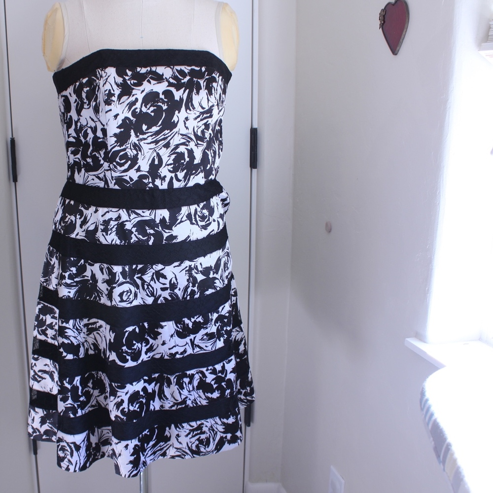 WHBM Strapless Black and White Dress Size 4
